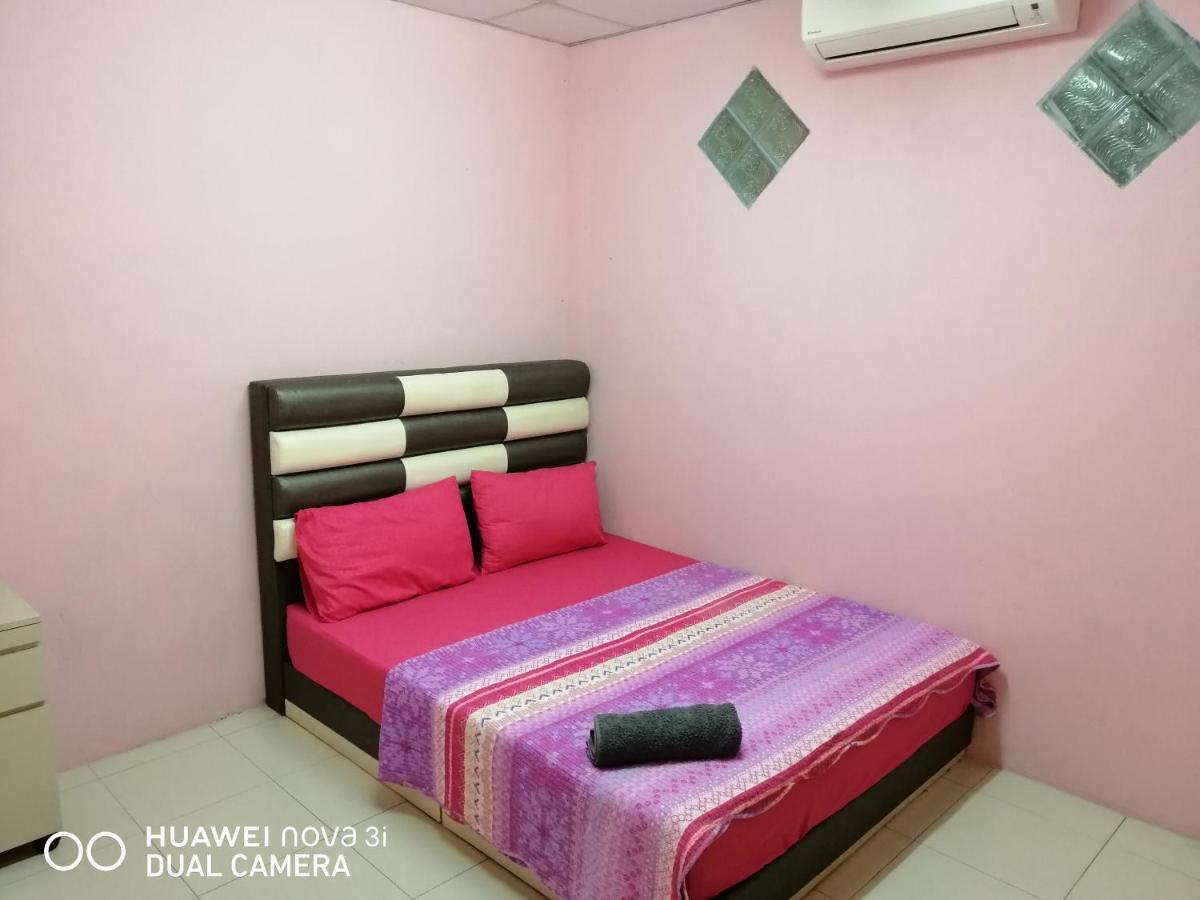 Layla Inn Batu Pahat Exterior foto