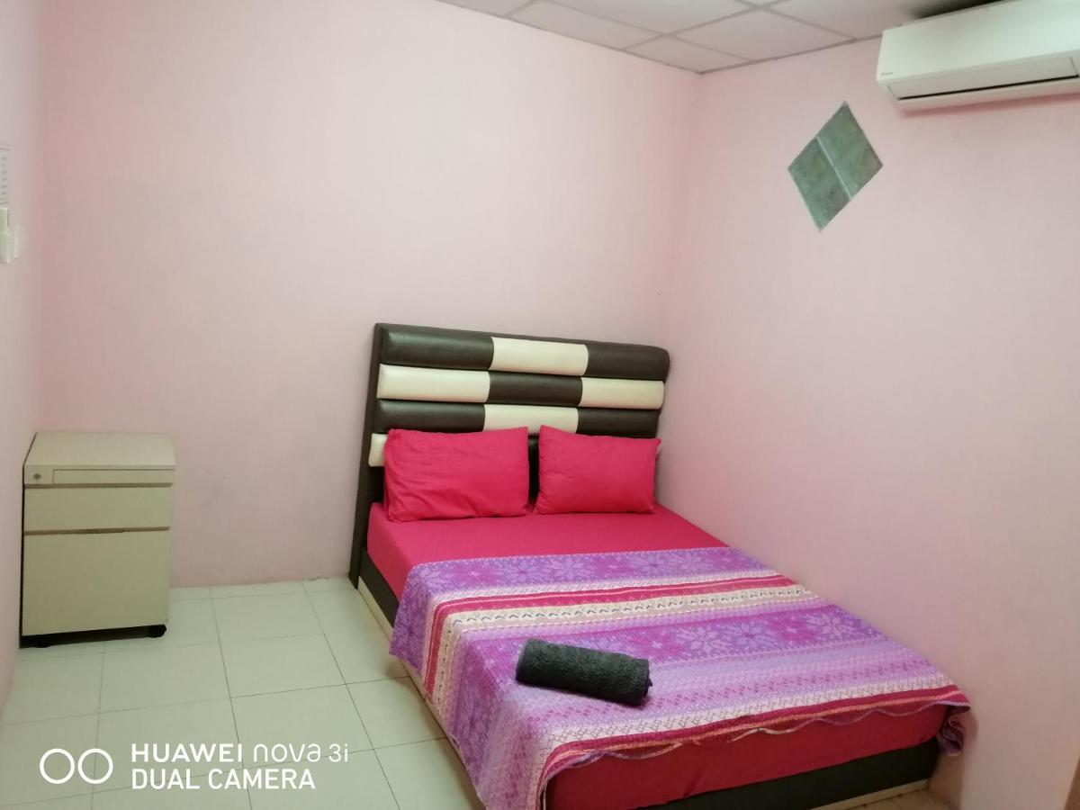 Layla Inn Batu Pahat Exterior foto