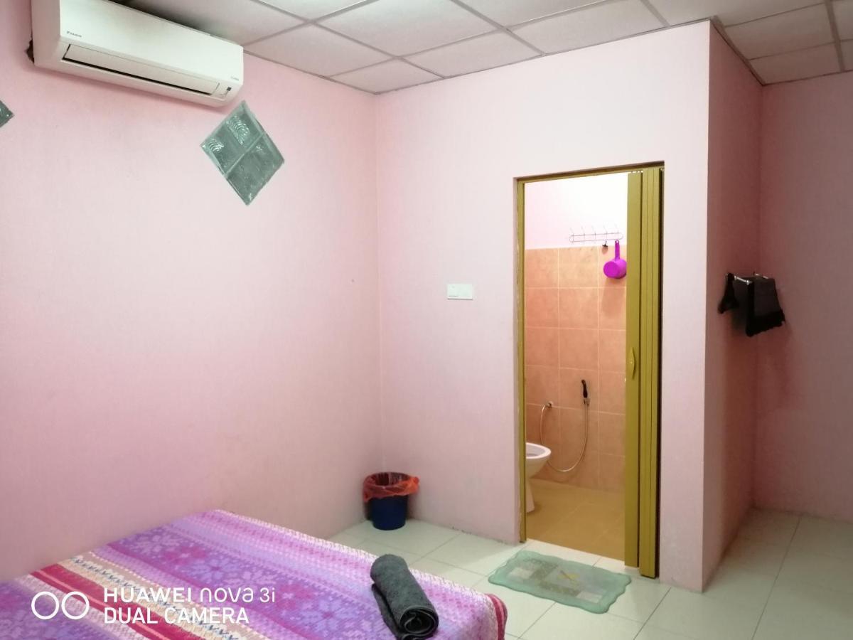 Layla Inn Batu Pahat Exterior foto